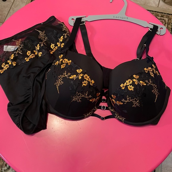 Cacique Intimates & Sleepwear Lane Bryant Cacique Bra Panty Set